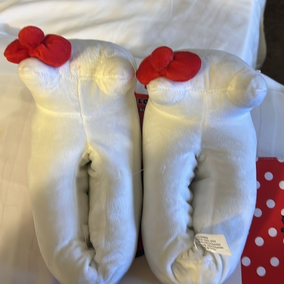 ❤️Hello Kitty Slippers❤️ - Picture 2 of 4
